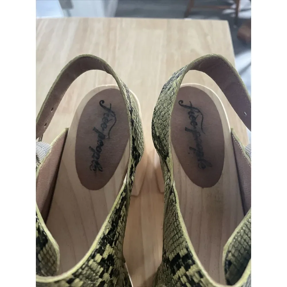 Free people Shoes Wooden Platform Clogs Belem Green Snakeskin Print‎ Size 9
